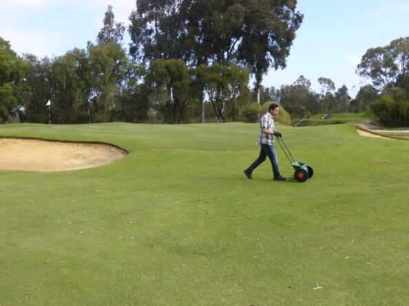 P1220168 Archival image from Scott’s Australia – Lawn Builder + Wetting Agent