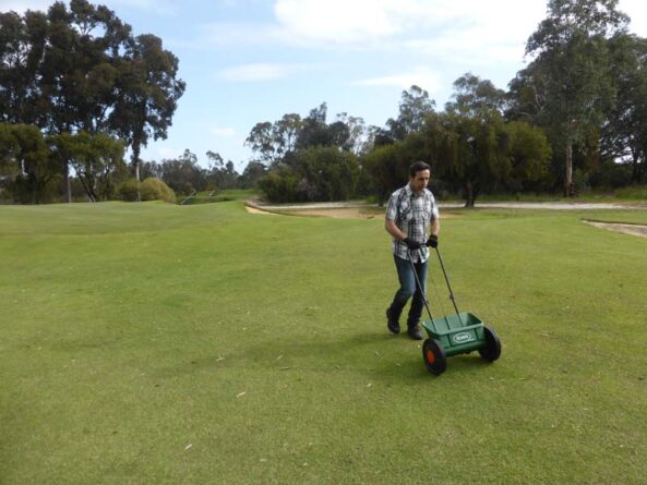 P1220170 Archival image from Scott’s Australia – Lawn Builder + Wetting Agent