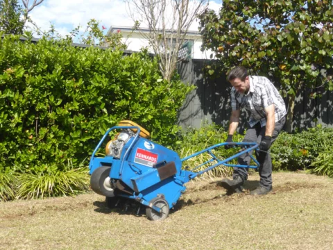 P1220580 Archival image from Scotts Australia – Lawn Builder with Wetting Agent and Everydrop