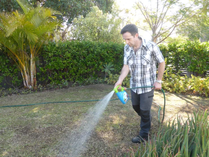 P1220594 Archival image from Scotts Australia – Lawn Builder with Wetting Agent and Everydrop