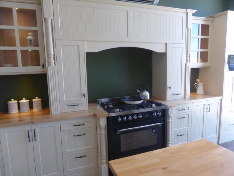 P1240052 Archival image from Lime Kitchens No1