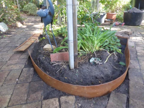 P1240321 Archival image from StrataGreen – Straightcurve Flexiline Edging