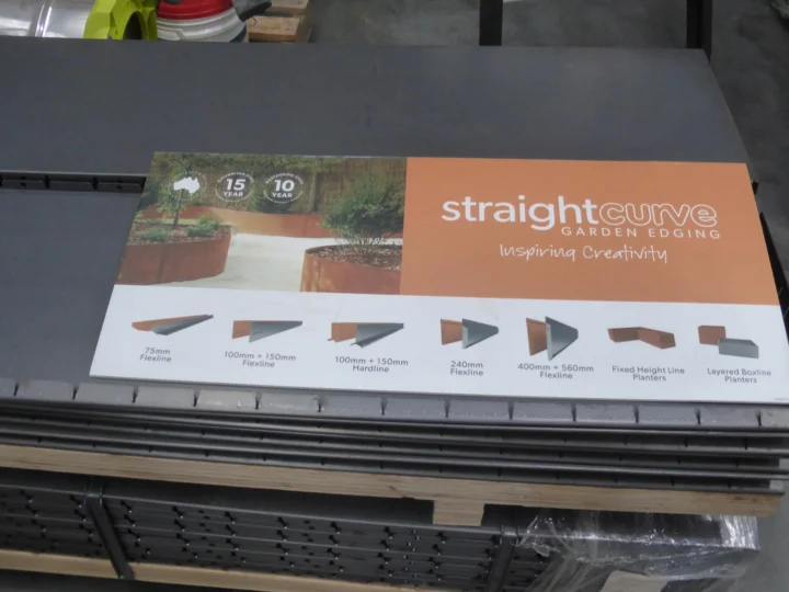 P1240378 Archival image from StrataGreen – Straightcurve Flexiline Edging