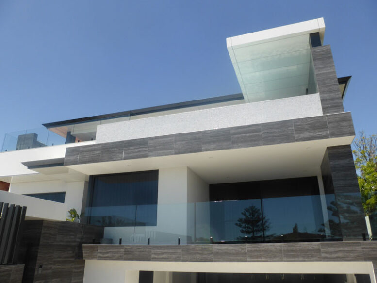 P1260390 Archival image from EXCLUSIVE RESIDENCE – B