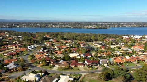 Footages.00_00_19_07.Still002 Archival image from The Agency No13 – Realty Assist